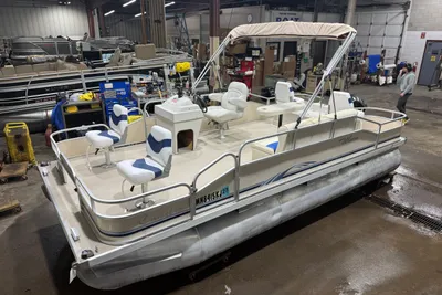 Weeres Family Fish Deluxe 220 Pontoon