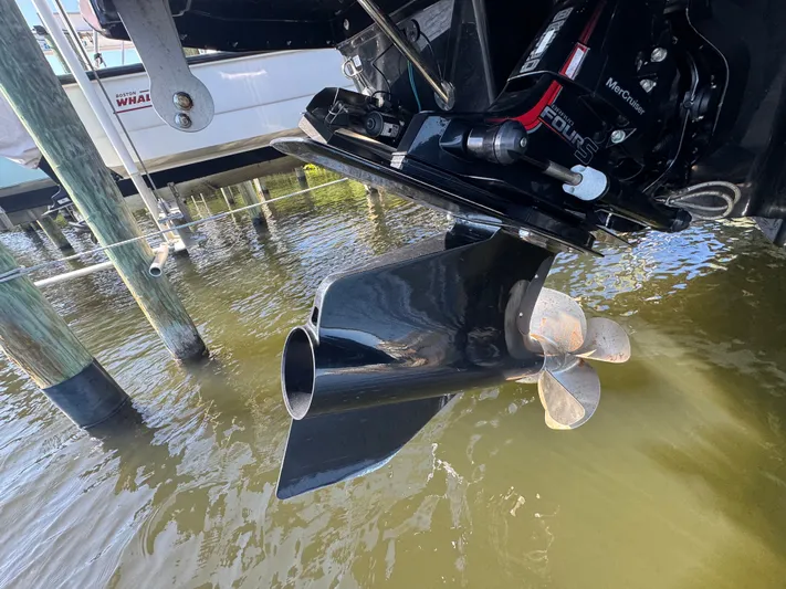  Yacht Photos Pics Aviara 28 Surf 2025 boat motor and propeller in water.