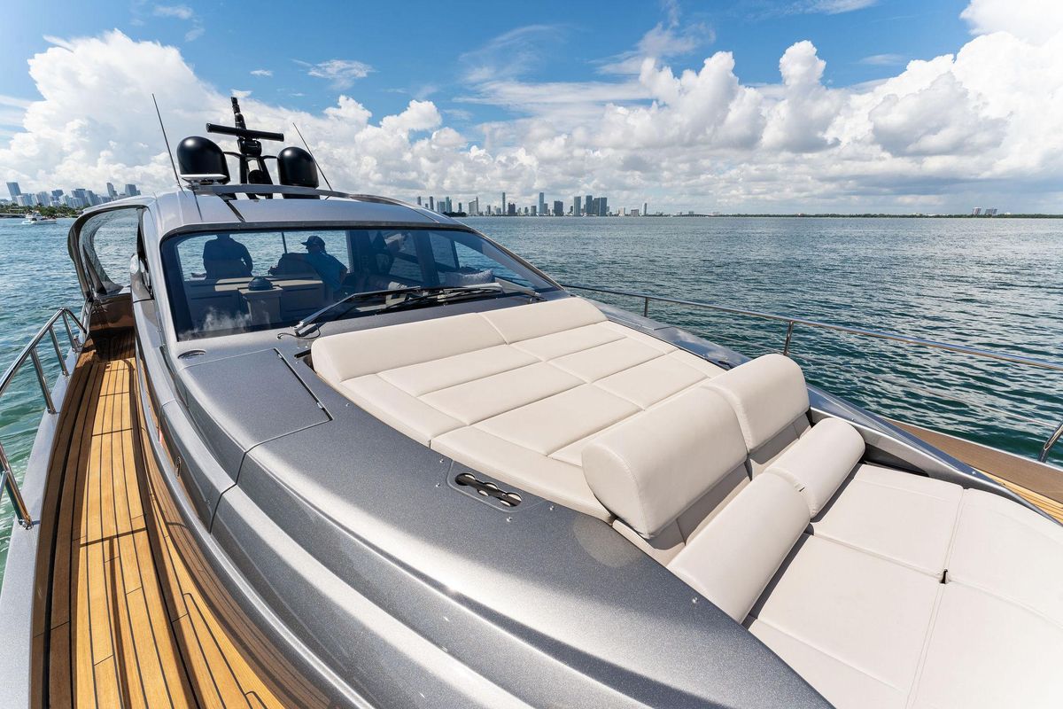 2022 Pershing 70 
