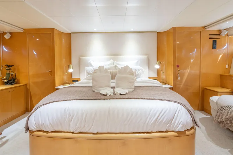 Calais Yacht Photos Pics 