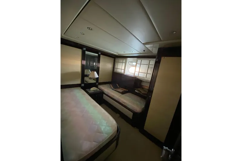  Yacht Photos Pics Luxurious twin bedroom on 1996 Overmarine Mangusta 100 yacht.
