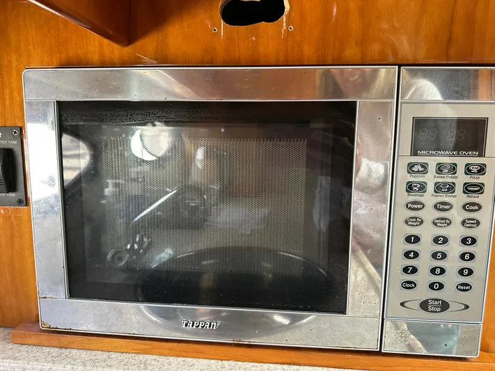 Irish Wake Yacht Photos Pics Tappan microwave oven in a 2005 Regal 4260 COMMODORE yacht kitchen.