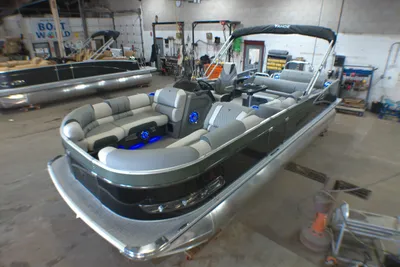 Tahoe Cascade 2385 Swingback (VRL) Tritoon & Honda 4-Stroke EFI