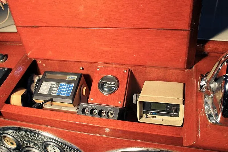 Allez Yacht Photos Pics 1930 Chris-Craft Commuter dashboard with vintage navigation instruments and controls.