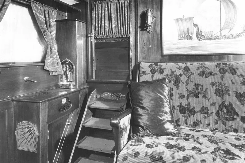 Allez Yacht Photos Pics Interior of 1930 Chris-Craft Commuter boat with floral upholstery and vintage decor.