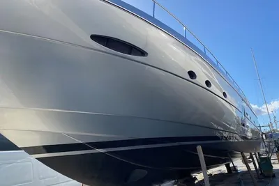 2010 Pershing 72