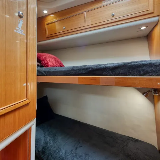  Yacht Photos Pics Bunk beds in 2005 Riviera 47 Convertible Series II yacht cabin.