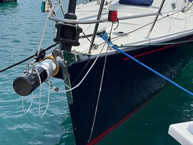  Yacht Photos Pics Sailboat bow of 1996 J Boats J/120 docked in clear blue water.
