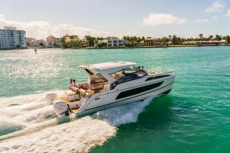  Yacht Photos Pics 2023-Aquila-36-Sport-MarineMax