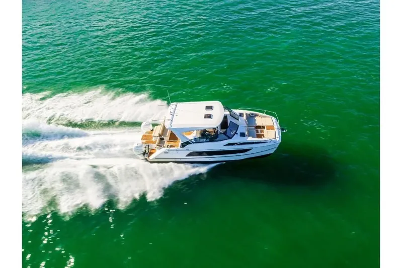  Yacht Photos Pics 2023-Aquila-36-Sport-MarineMax