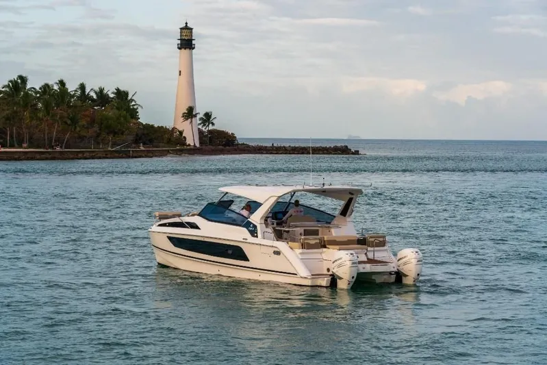  Yacht Photos Pics 2023-Aquila-36-Sport-MarineMax