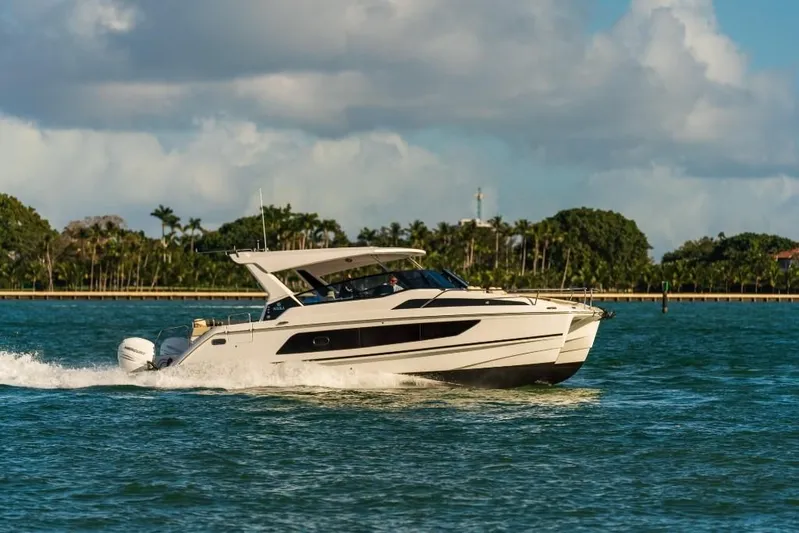  Yacht Photos Pics 2023-Aquila-36-Sport-MarineMax