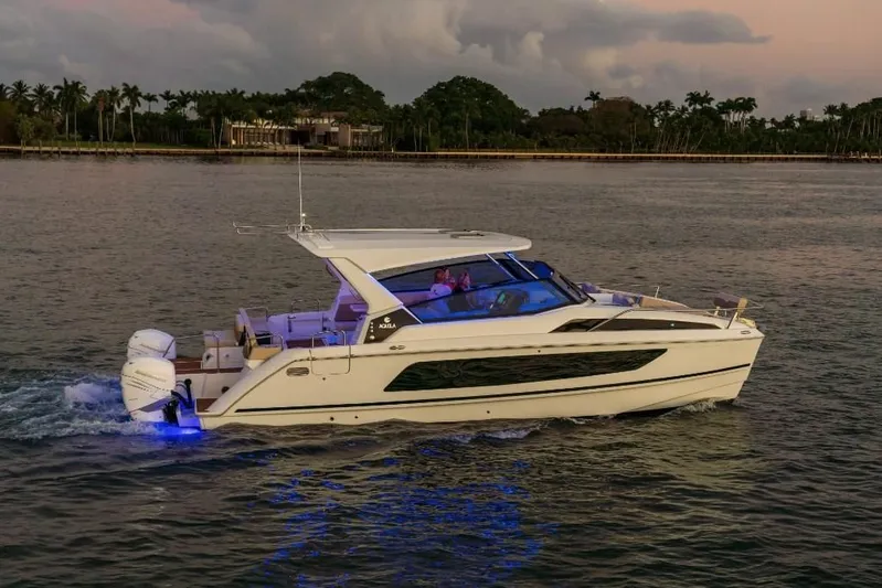  Yacht Photos Pics 2023-Aquila-36-Sport-MarineMax