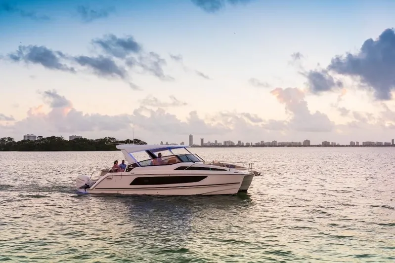  Yacht Photos Pics 2023-Aquila-36-Sport-MarineMax