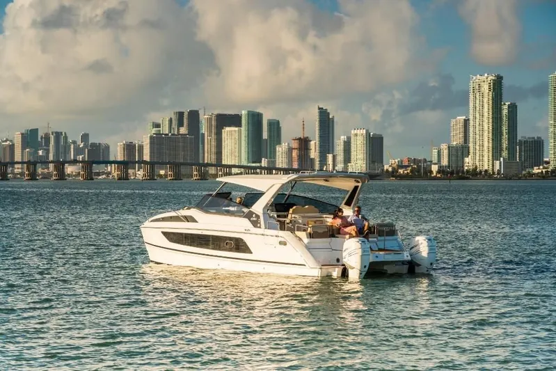  Yacht Photos Pics 2023-Aquila-36-Sport-MarineMax