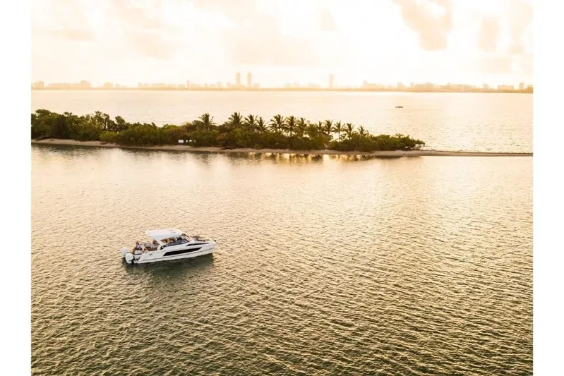  Yacht Photos Pics 2023-Aquila-36-Sport-MarineMax