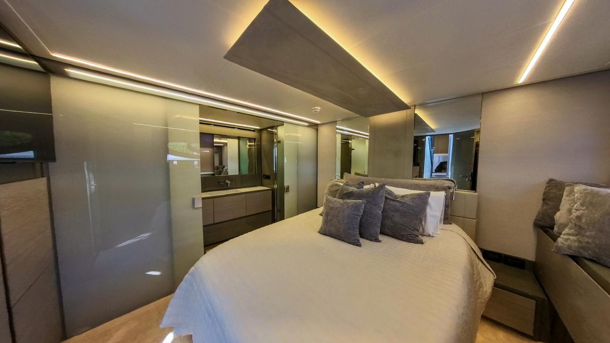 2014 Pershing 62 