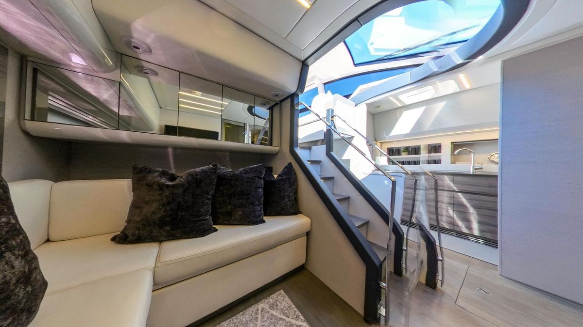 2014 Pershing 62 