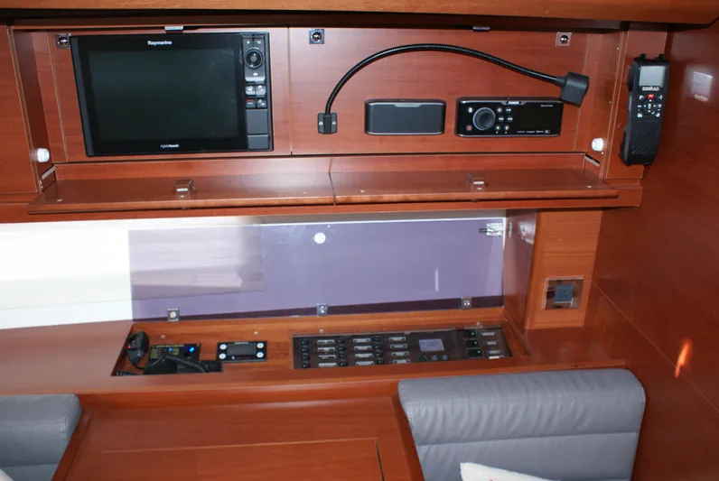 Alliance Yacht Photos Pics Nav Station