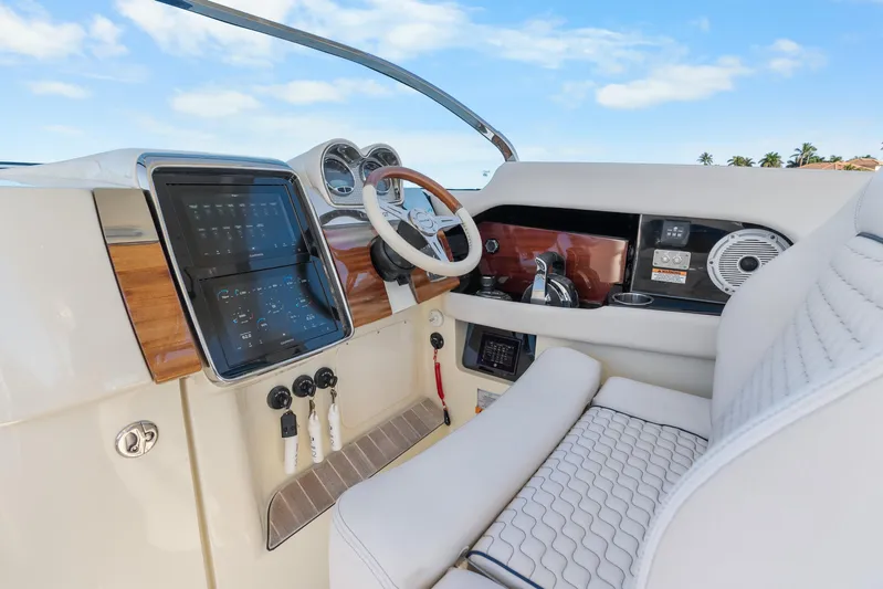  Yacht Photos Pics 2021 Chris-Craft Launch 35 GT OB helm with modern controls and luxurious seating.