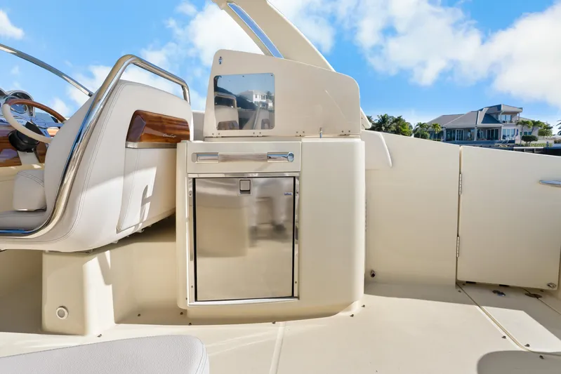  Yacht Photos Pics 2021 Chris-Craft Launch 35 GT OB interior with sleek design and modern amenities.