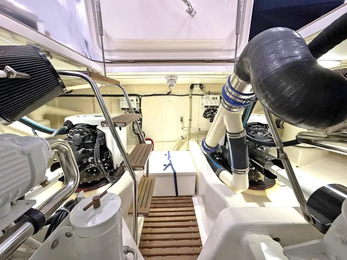 Phoenix Yacht Photos Pics 