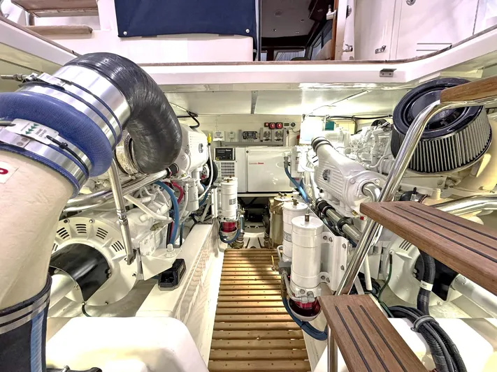 Phoenix Yacht Photos Pics 