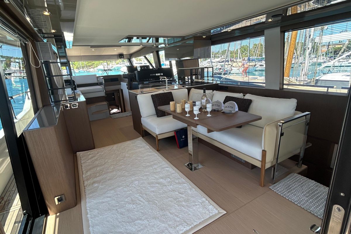 2022 Prestige 61 