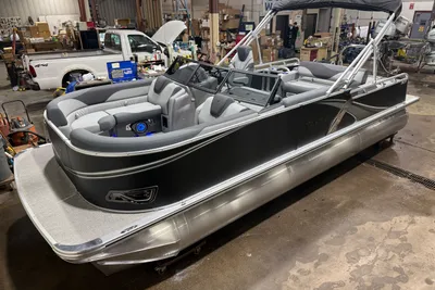 Tahoe LTZ 2385 Swingback (VRB) Windshield Tritoon & Honda 4-Stroke EFI