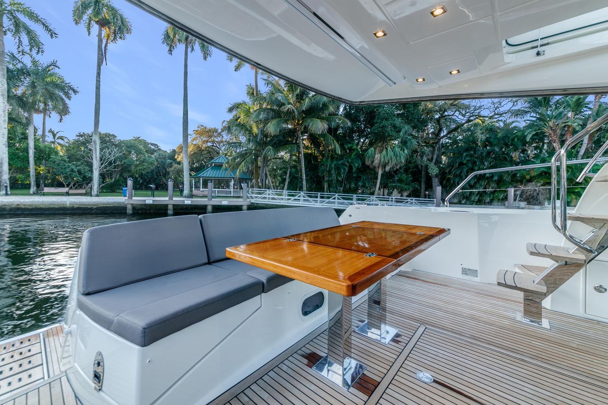 2018 Prestige 56 