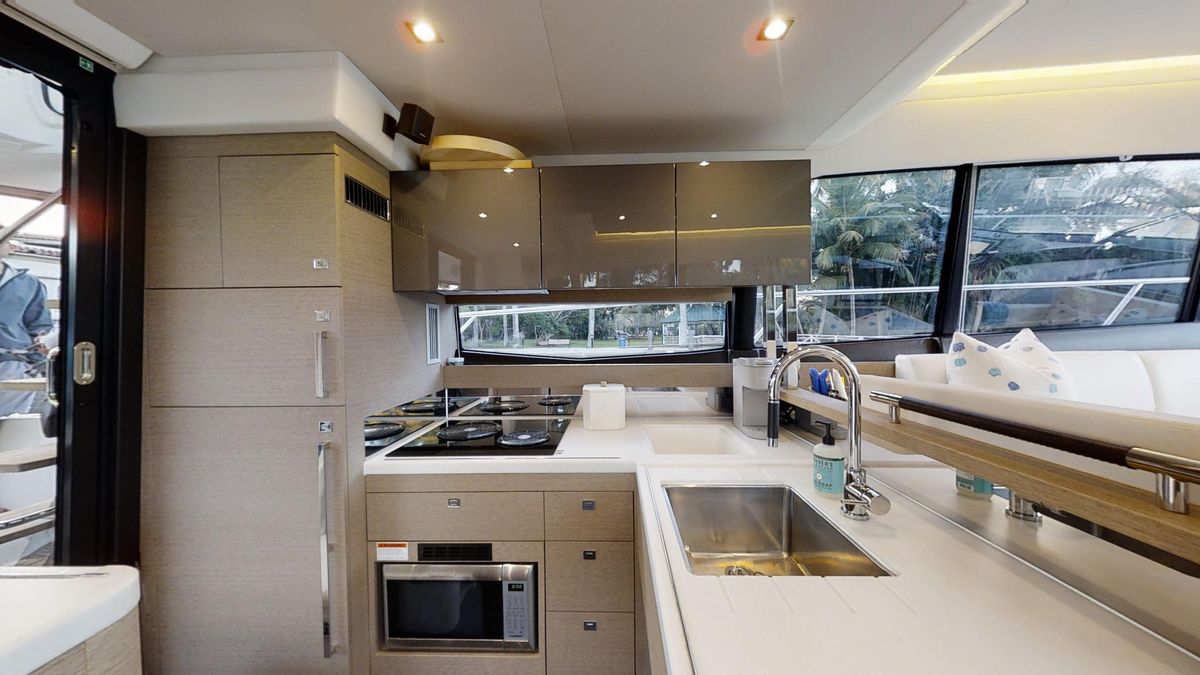 2018 Prestige 56 
