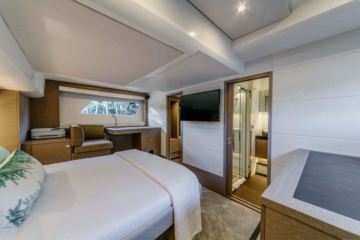 2018 Prestige 56 