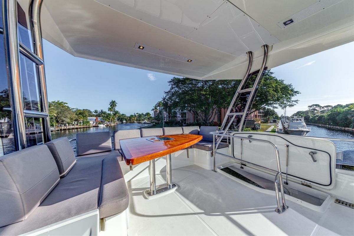 2018 Prestige 56 