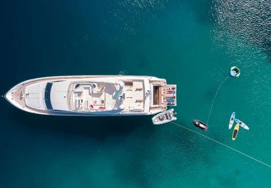 2004 Ferretti Yachts 880