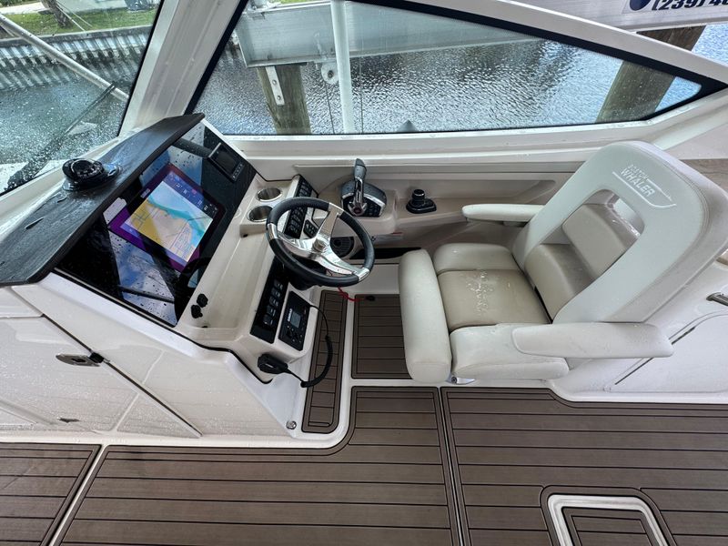 2023 Boston Whaler 280 Vantage