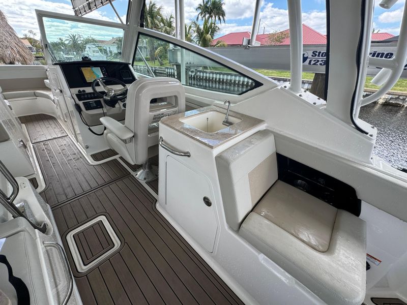 2023 Boston Whaler 280 Vantage