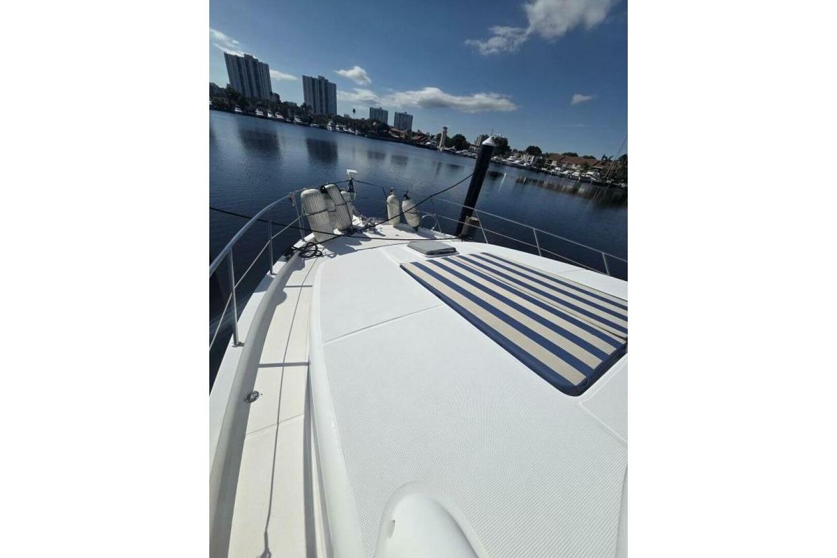 2009 Grand Harbour 66 