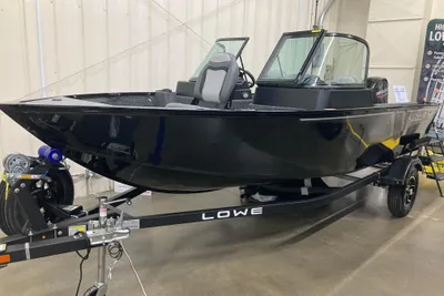 Lowe FM 1675 WT Fish/Fun Windshield Bt.