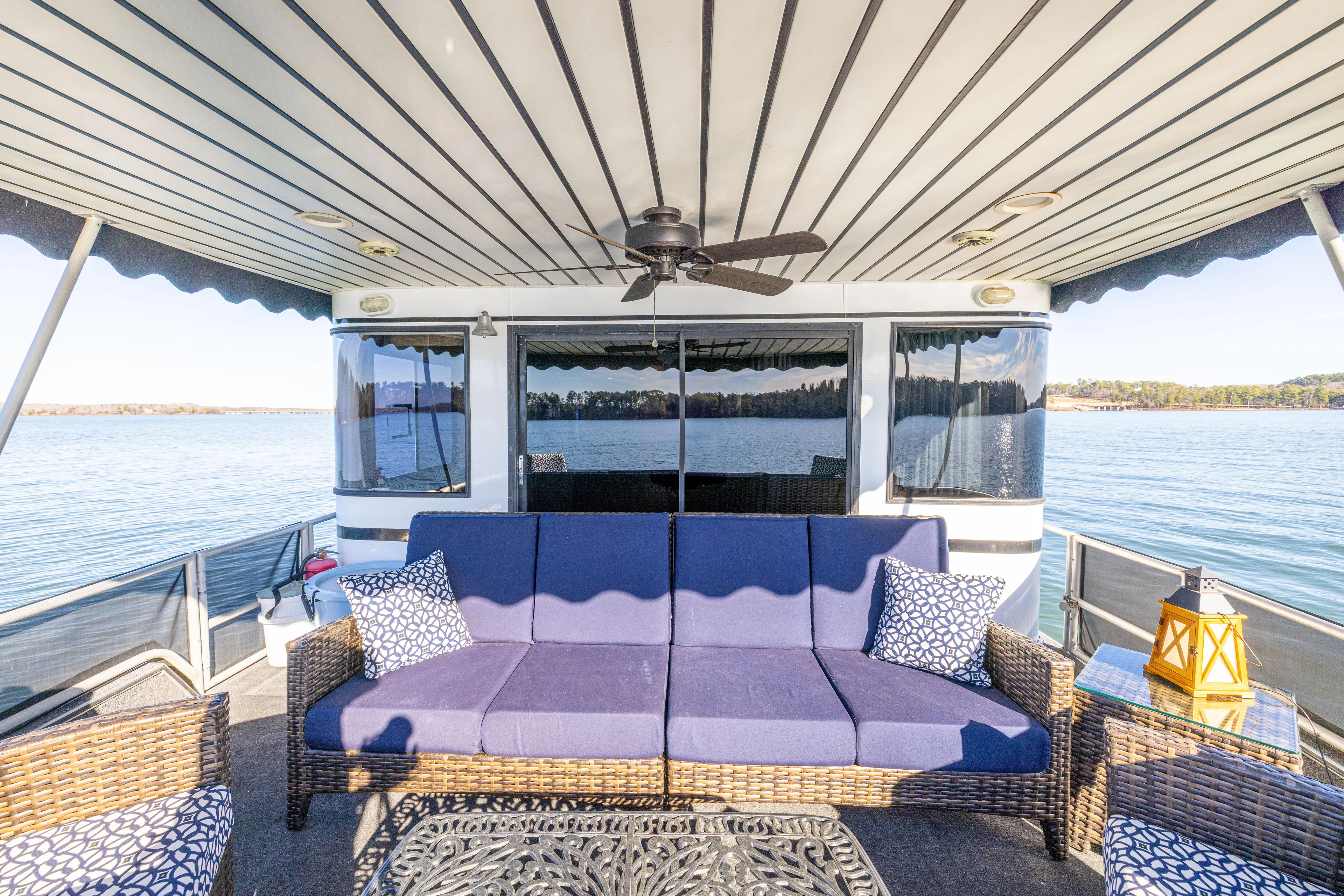  Yacht Photos Pics Luxurious 1998 Stardust Cruisers houseboat with spacious deck, wicker seating, and scenic water views.