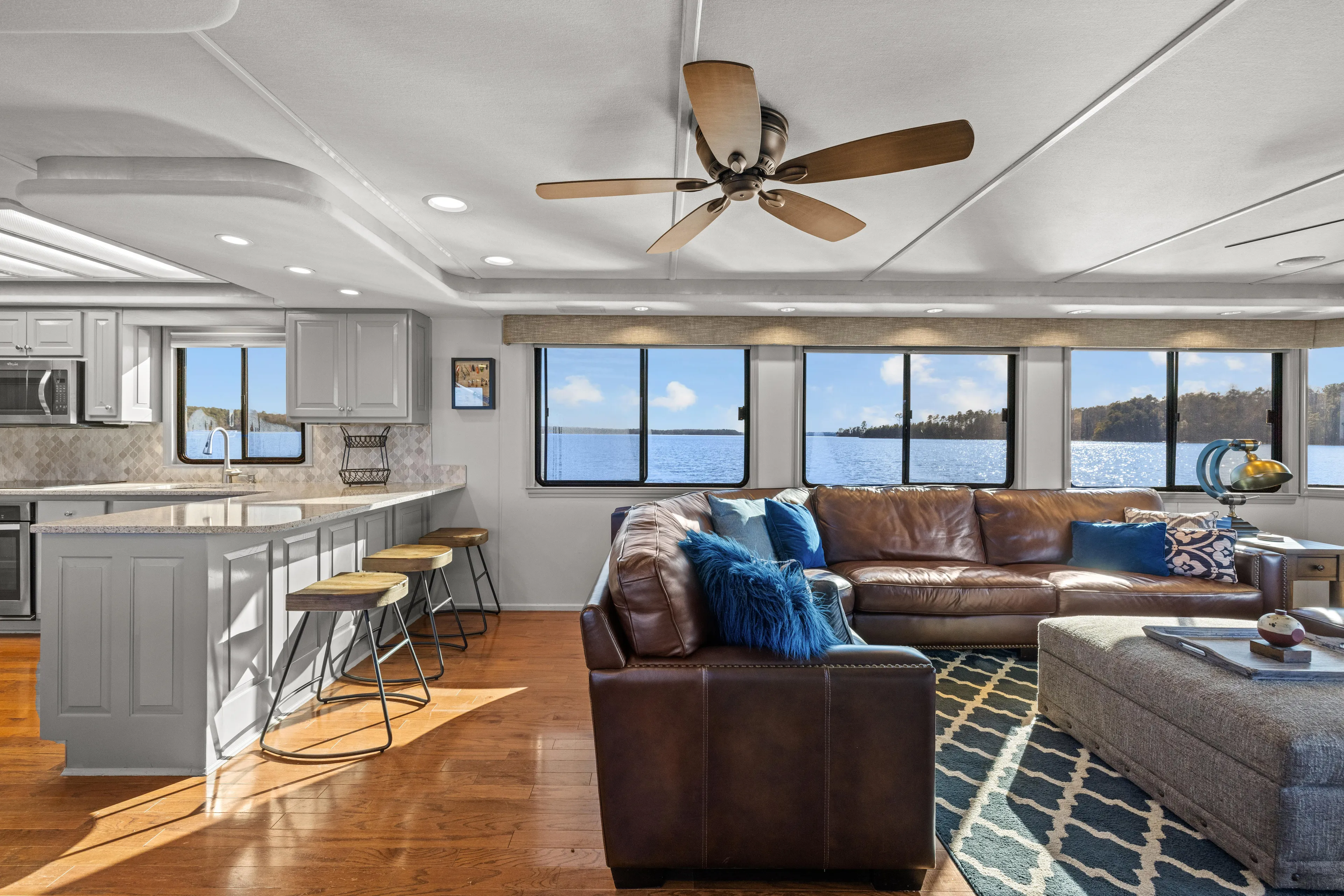  Yacht Photos Pics Luxurious 1998 Stardust Cruisers houseboat interior with modern kitchen, cozy seating, and scenic lake views.