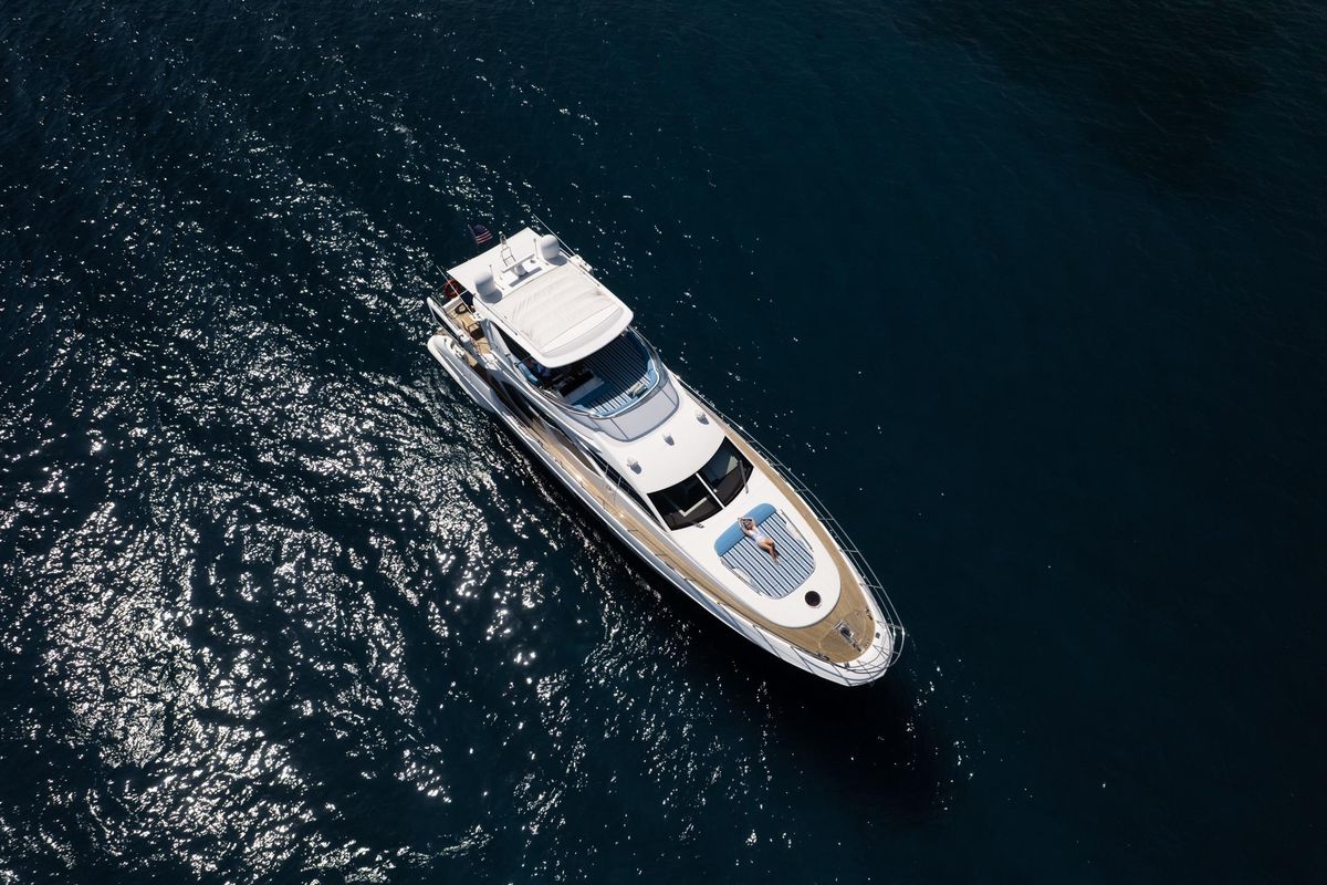 2011 Azimut 70 