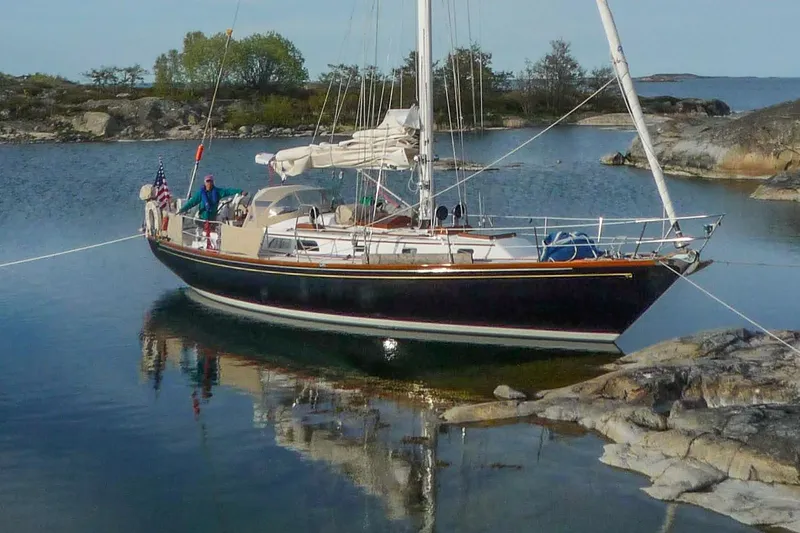 Golden Eye Yacht Photos Pics 