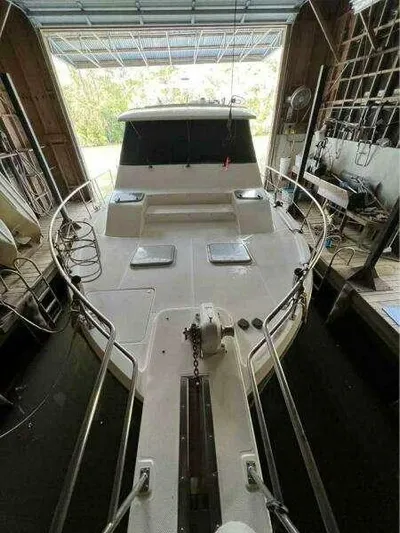 Yacht Photos Pics 2000 Bayliner 4788 Pilot House Motoryacht in storage, showcasing deck and bow features.