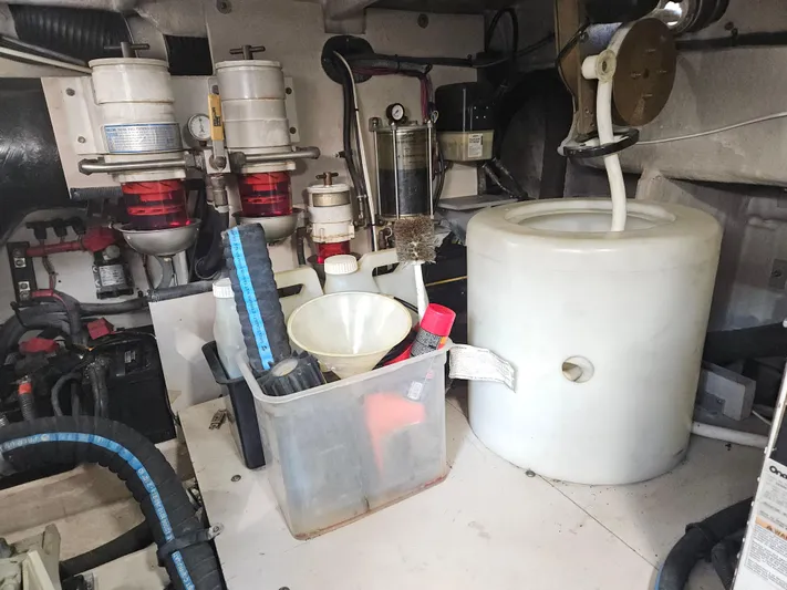 Nautical Dreamer Yacht Photos Pics Engine room of 2005 Sea Ray 500 Sundancer with maintenance tools and equipment.