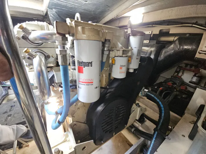 Nautical Dreamer Yacht Photos Pics Engine room of 2005 Sea Ray 500 Sundancer with Fleetguard filters visible.