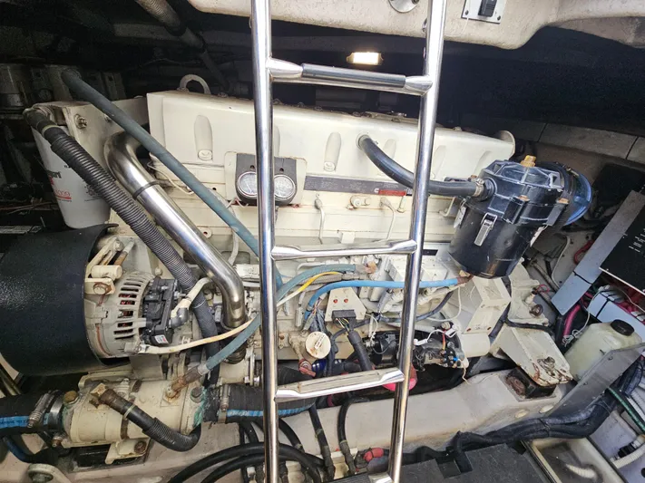 Nautical Dreamer Yacht Photos Pics Engine compartment of a 2005 Sea Ray 500 Sundancer yacht.