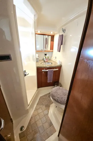 Nautical Dreamer Yacht Photos Pics Luxurious bathroom in 2005 Sea Ray 500 Sundancer yacht with modern amenities.