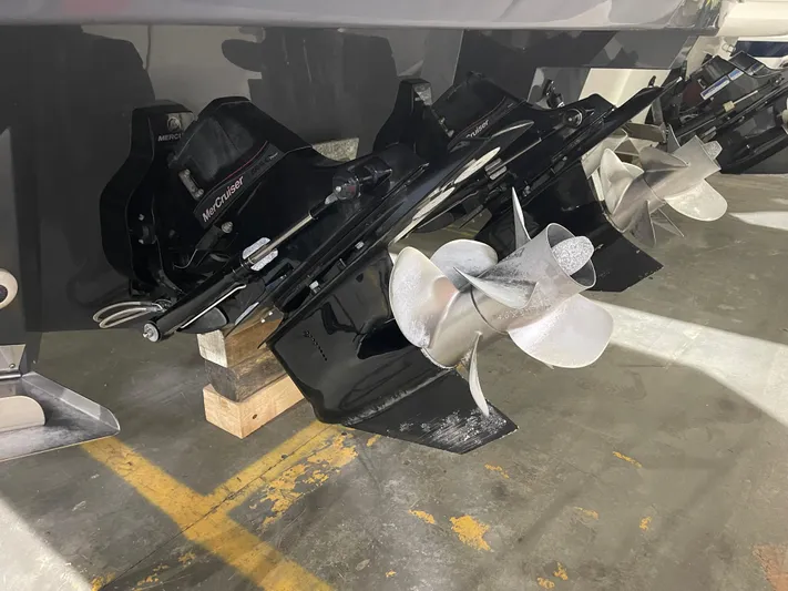  Yacht Photos Pics 2017 Cruisers Yachts 338 SOUTH BEACH propellers in a garage setting.