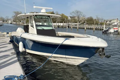 Boston Whaler 350 Outrage