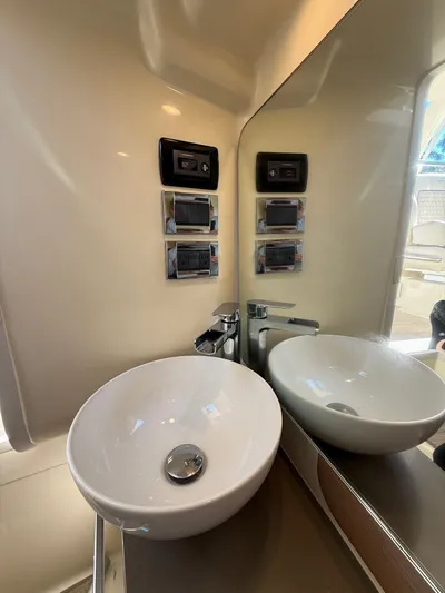  Yacht Photos Pics 2023 CHRIS-CRAFT 31 LAUNCH GT - Image 8